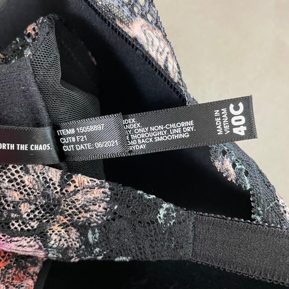 Torrid NWT Lightly Lined Everyday Wire-Free Bra Floral 360° Back Smoothing 40C - Picture 9 of 11